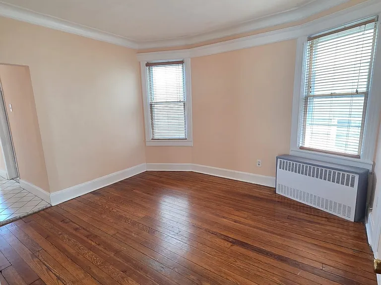 364 Woodlawn Ave #2 — Photo 3