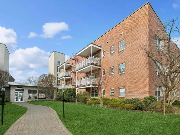 1 Wooleys Lane #3C, Great Neck, NY 11023