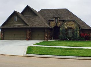 10086 Lark Rd, Weatherford, OK 73096