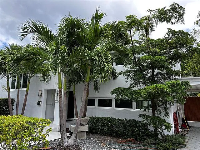 2301 S Miami Ave — Photo 36