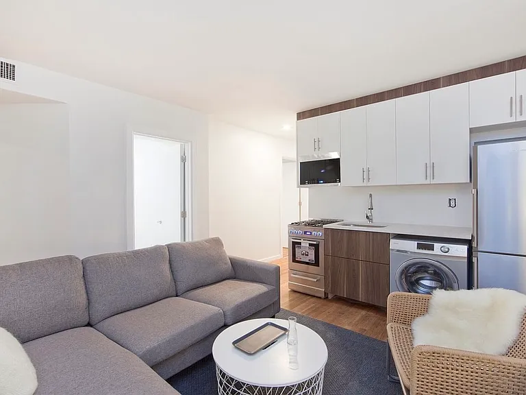 136 William St #3B — Photo 1