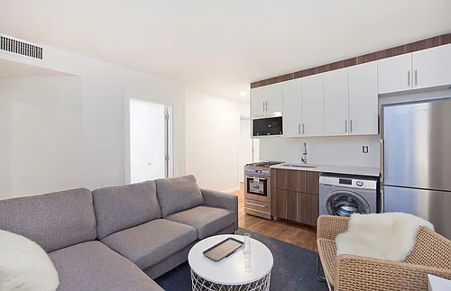 136 William St #3B Photo 1
