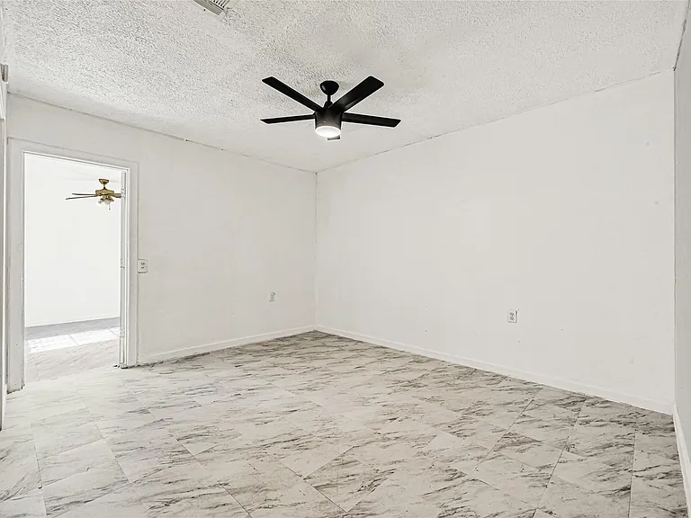 14336 Victoria St — Photo 16
