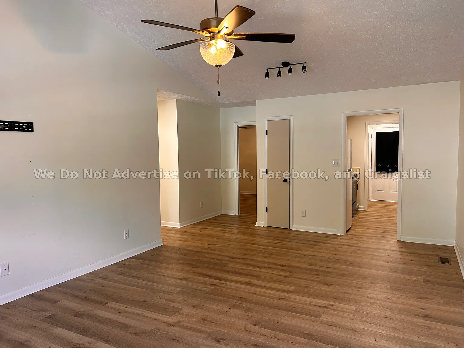 2 bed, 988 sqft, $1,300 — Photo 2