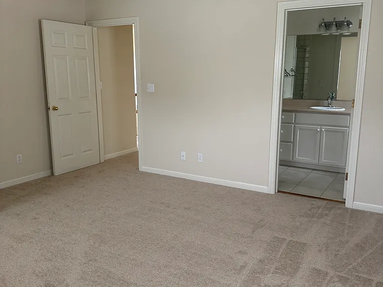 213 Valencia Ave — Photo 20
