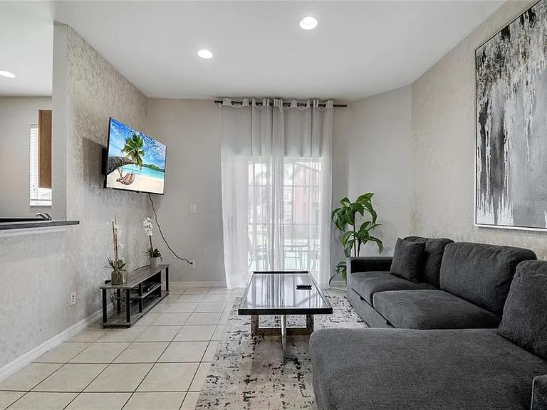 2713 Bushman Dr — Photo 10
