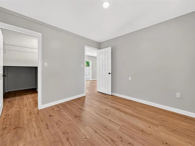 1099 Grove Ave — Photo 53