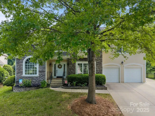 9038 Sandpiper Dr, Charlotte, NC 28277