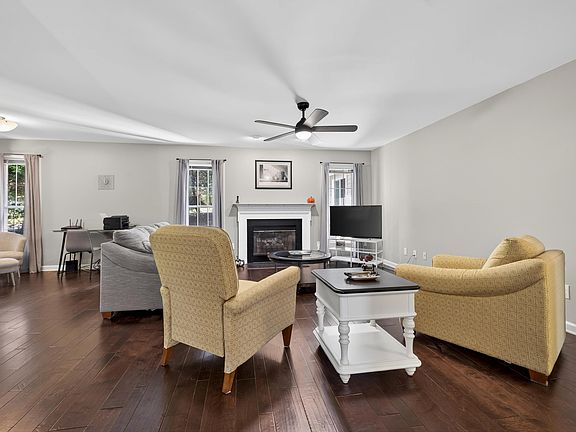 4th image of 2312 Maplegreen Ln
