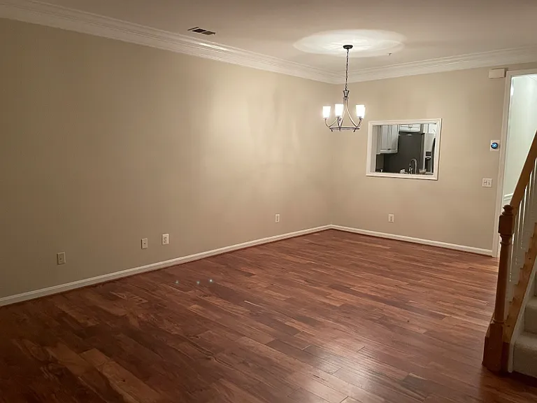 1813 Kenwood Ave — Photo 6
