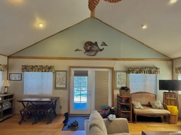 18920 Fish Ln, Hope, AK 99605