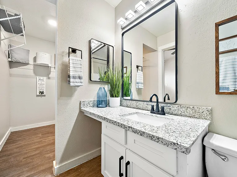 51 Ten Townhomes — Photo 36