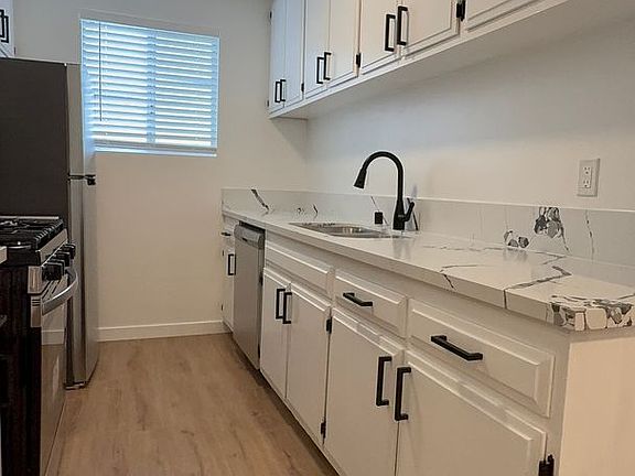 4th image of 938 4th St APT 205