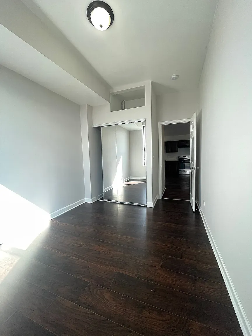 2 bed, 1000 sqft, $1,900 — Photo 4
