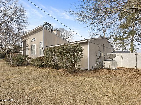 3rd image of 804 North St