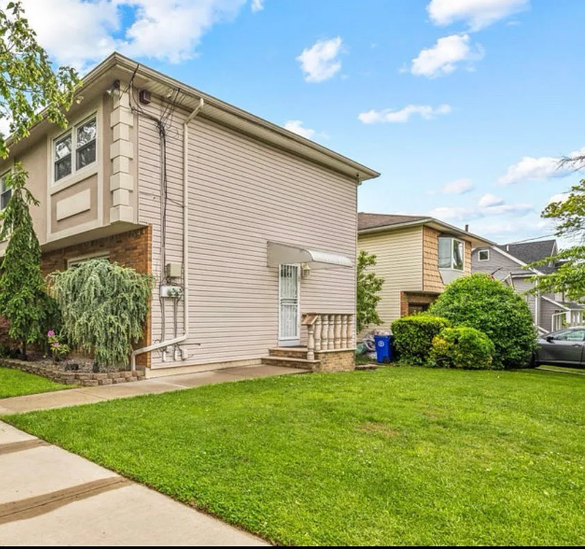 2 bed, 700 sqft, $2,550 — Photo 1