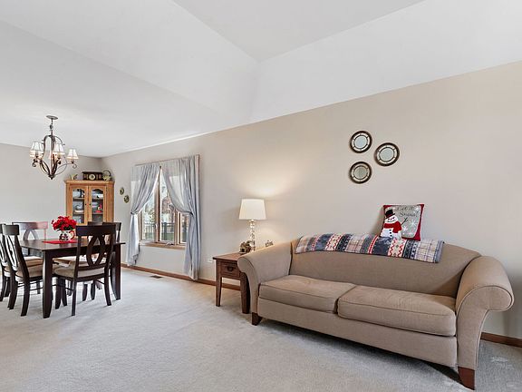 5th image of 7634 Newfield Ln