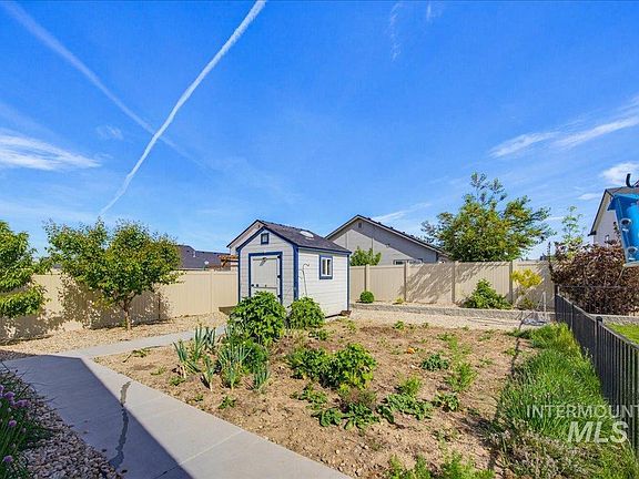 4th image of 3904 E Berwick Dr