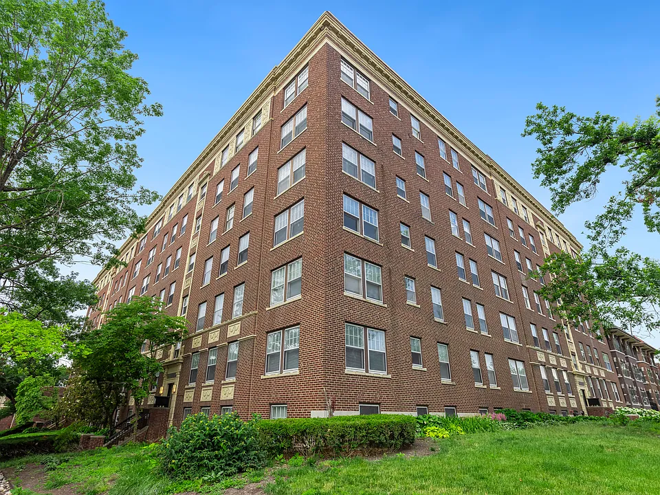 329 Belt Ave #402