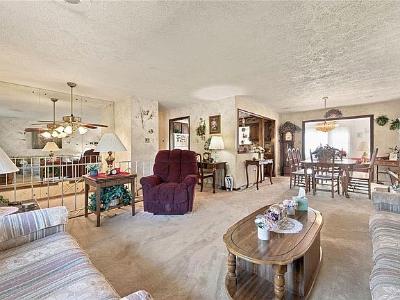 5th image of 168 Hague Ln