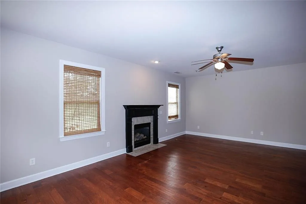 5 bed, 2.5 bath, 2934 sqft, $3,000 — Photo 3