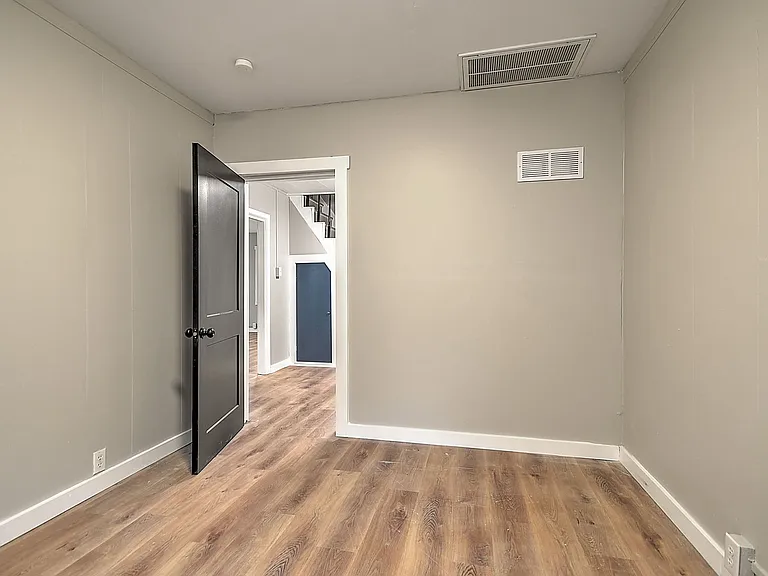 1712 Oaklawn St — Photo 7
