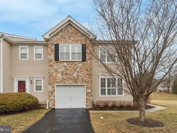 111 Stirrup Cir, West Chester, PA 19382