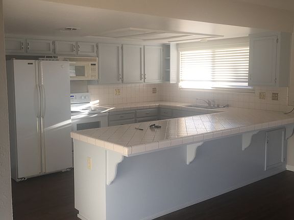 2nd image of 1950 Wisteria Ln