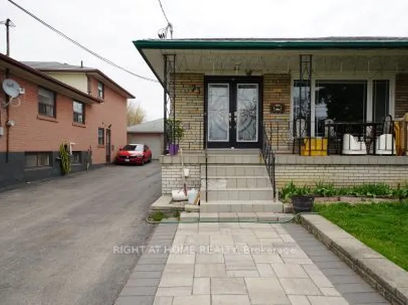 73 Buckland Rd, Toronto, ON M3L 1W3