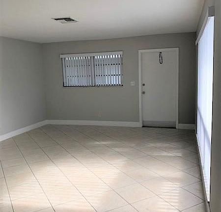 3rd image of 4511 NE 21st Ave APT 7