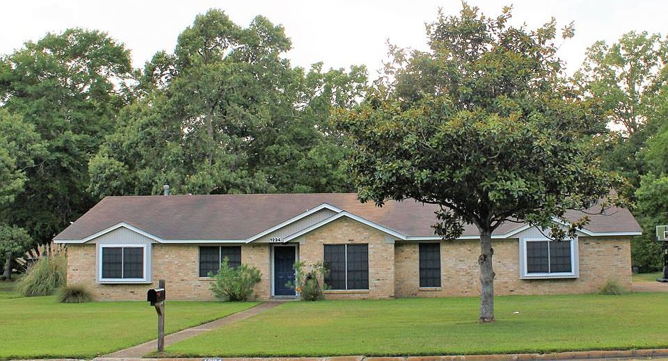 1st image of 1224 Edgewood Cir