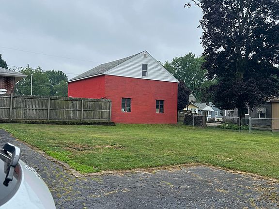4th image of 428 5th St NE