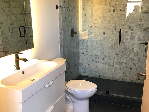 4th image of 800 Austin Ave #503