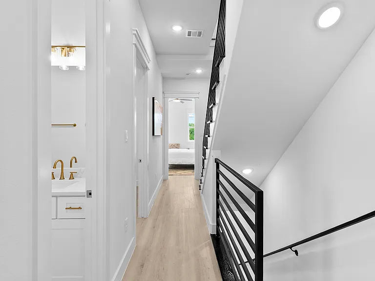 821 N Loop Fwy #821B — Photo 12