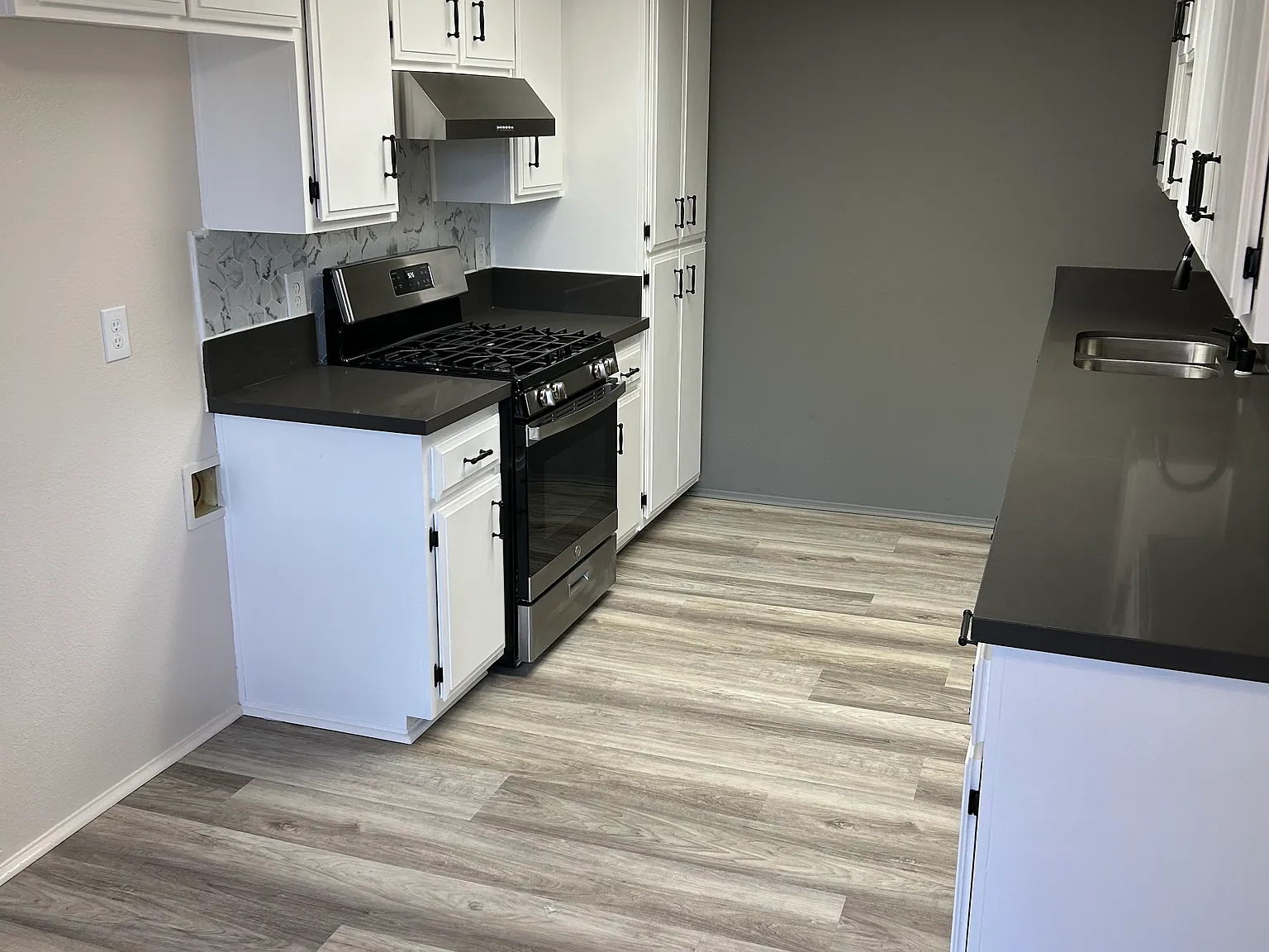 2 bed, 900 sqft, $1,950 — Photo 3