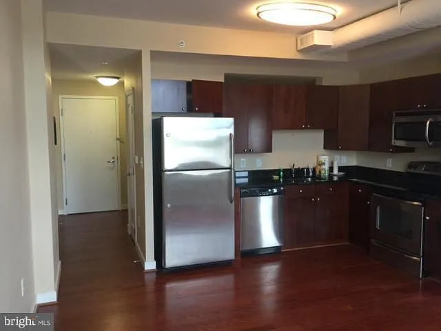 155 Potomac Psge #905 — Photo 8