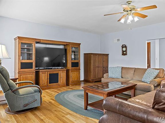 4th image of 212 Harbour Pointe Dr