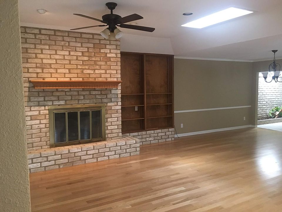 1st image of 321 Englewood Dr