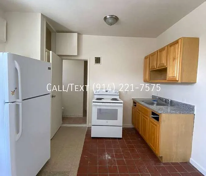 506 S Broadway — Photo 1