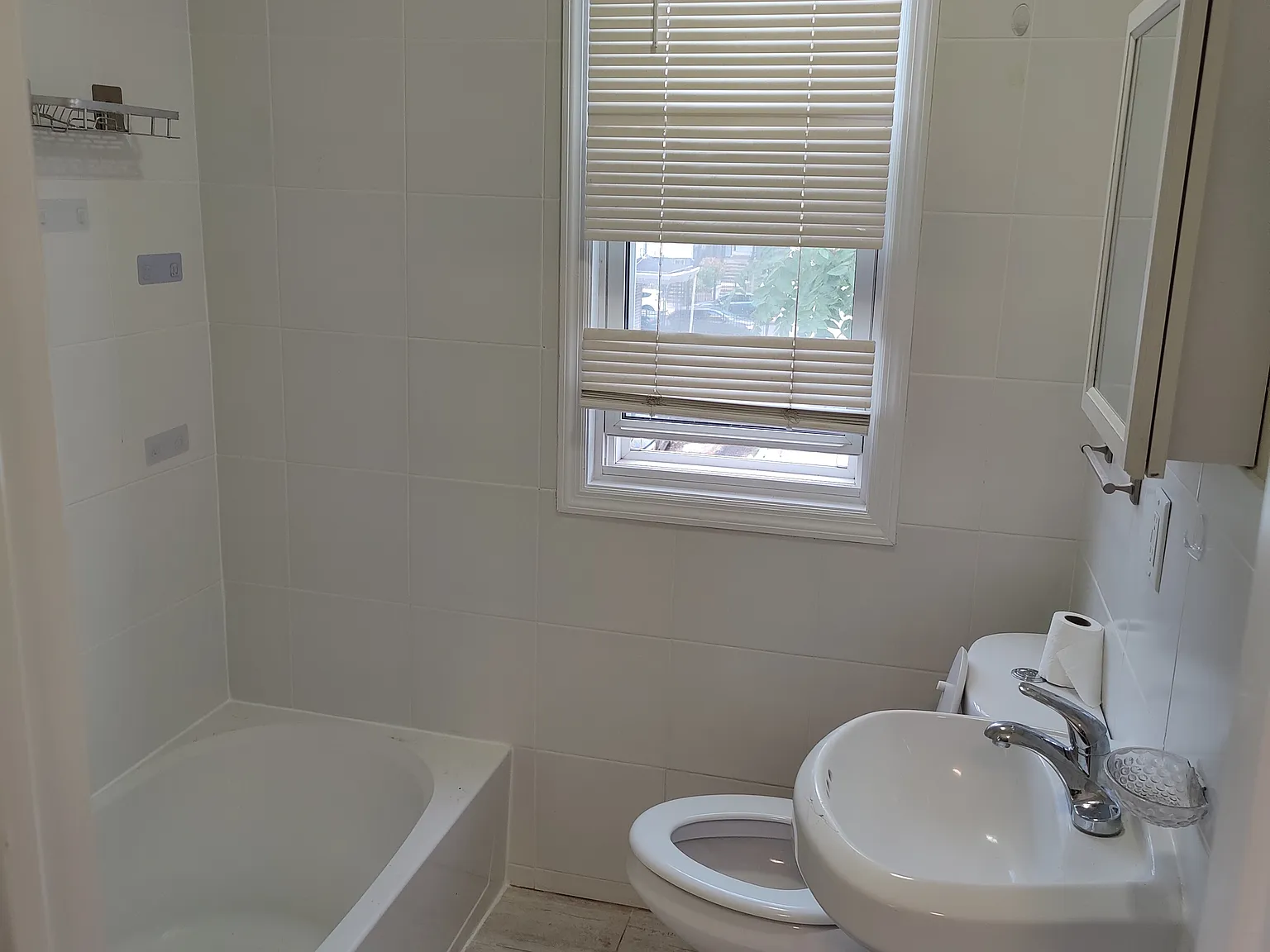 3 bed, 1900 sqft, $1,900 — Photo 4