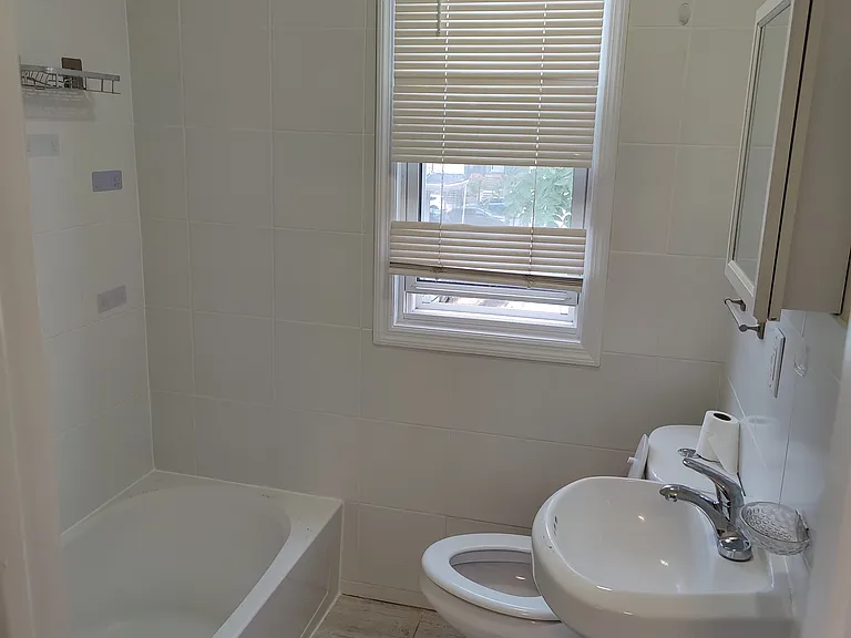 137 N 11th St #6 — Photo 3