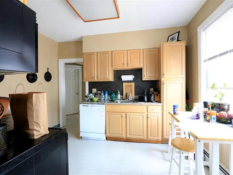 138 W Adams St #2 — Photo 3