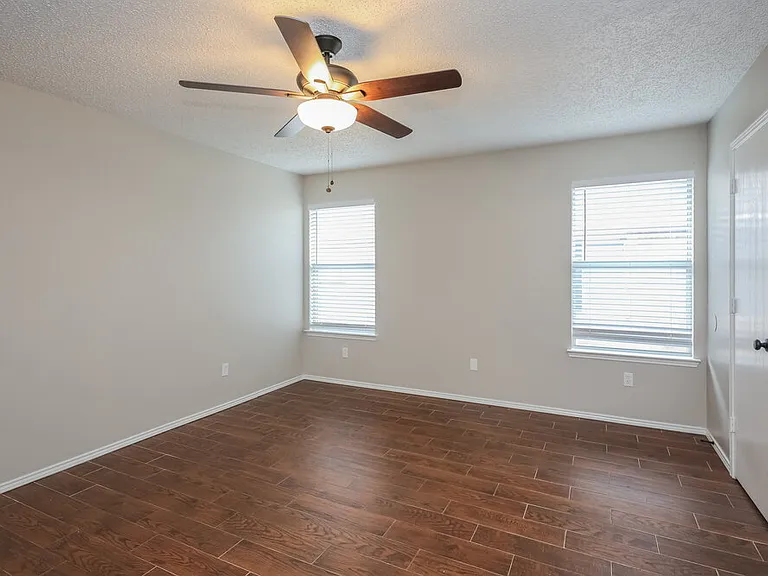 2813 McIntosh Ct — Photo 10