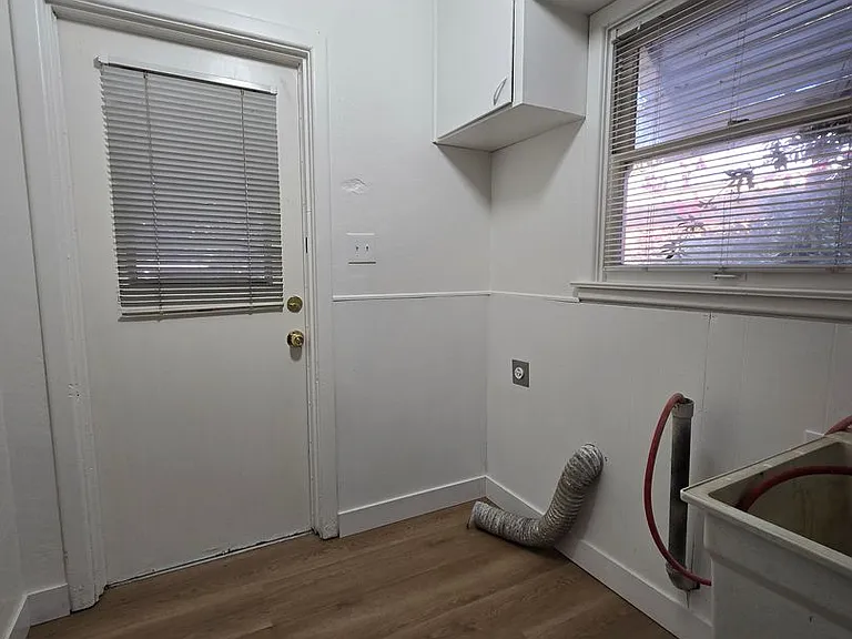 630 Neville St — Photo 9