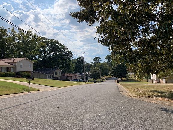 5th image of 1857 Creely Dr