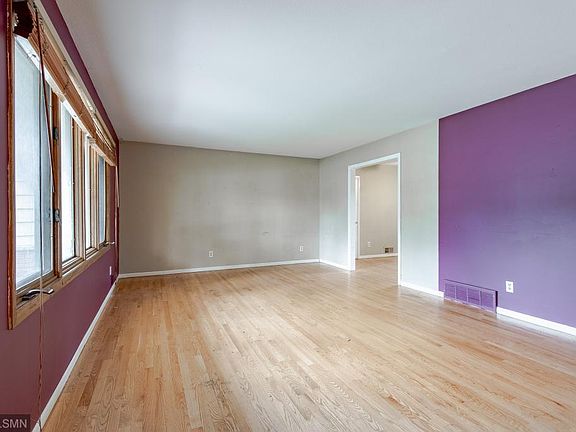 3rd image of 9124 Regent Pkwy