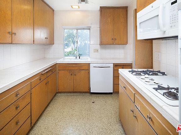 4th image of 2822 S Westgate Ave
