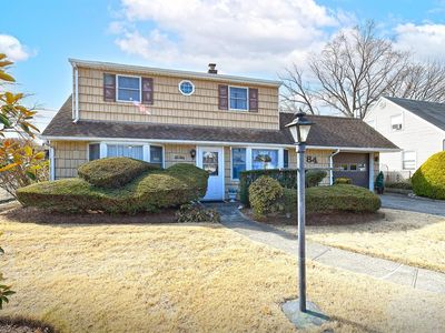 84 Knoll Lane, Levittown, NY, 11756