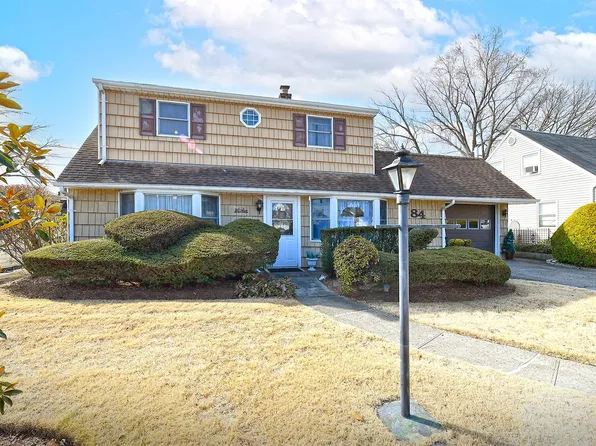 84 Knoll Lane, Levittown, NY 11756