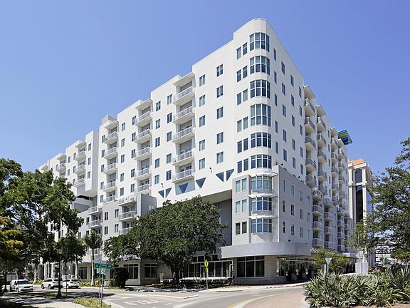 2nd image of 206 S Palm Ave